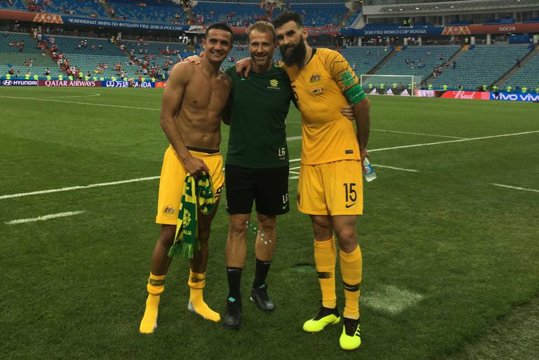 Les Gelis with Tim Cahill and Mile Jedinak.